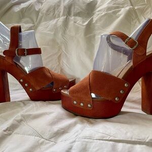 Lucky Brand Tan Platform Sandals with Chunky Heel and Adjustable Ankle Strap